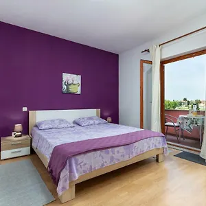 Sunny Valbandon Apartament
